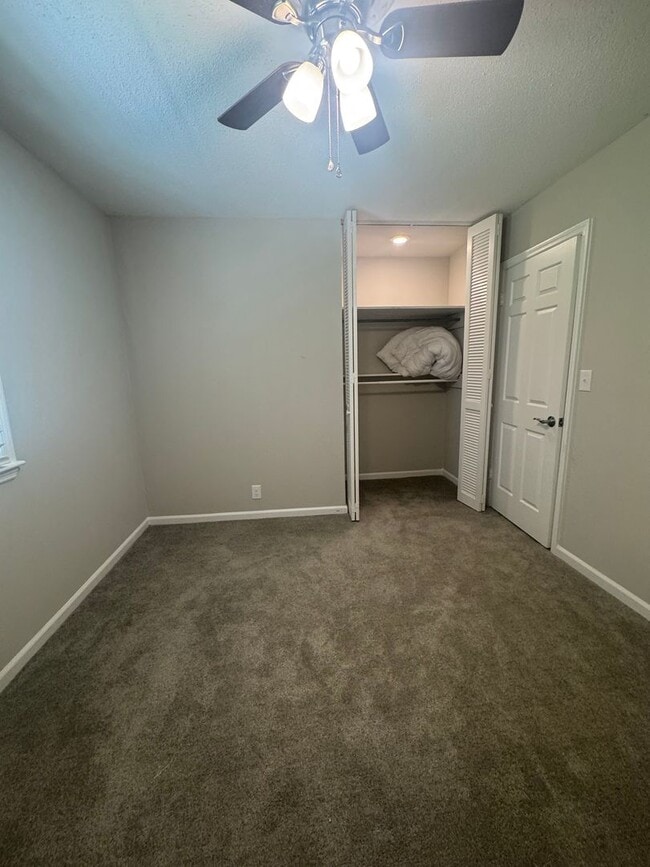 Building Photo - Available NOW in Hammond Hills!!!
