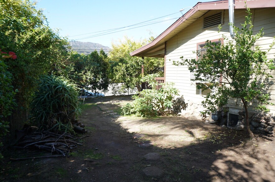 Building Photo - 3948 Pennsylvania Ave