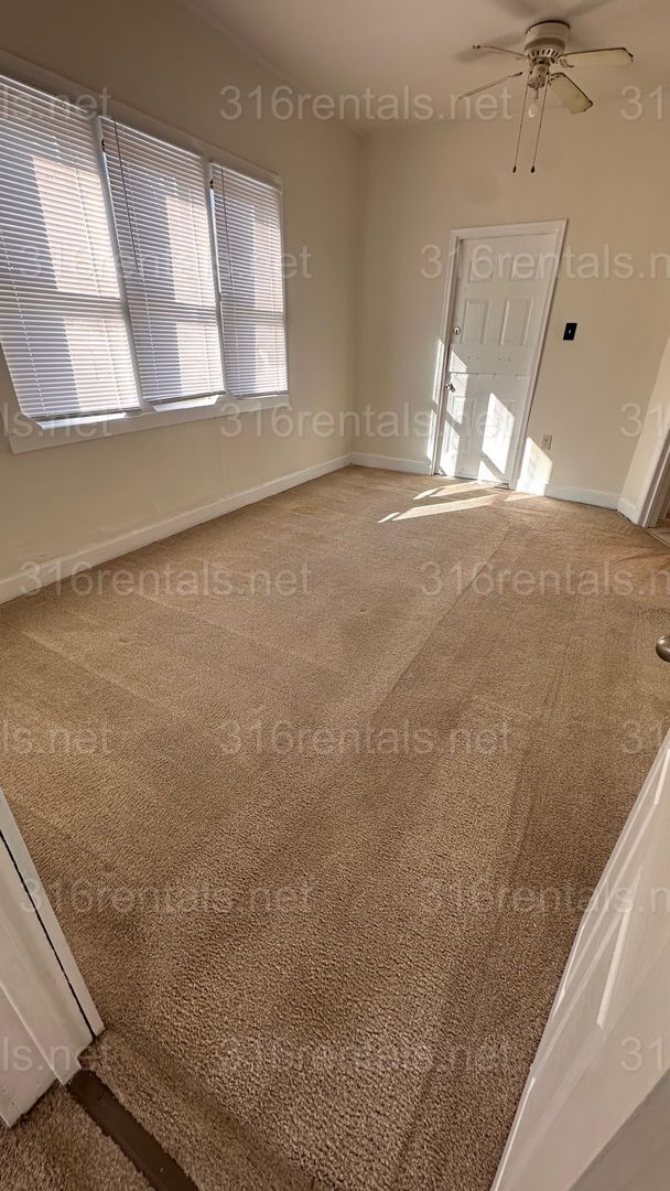 Building Photo - $900 - 1 bedroom / 1 bathroom - Single Family Home