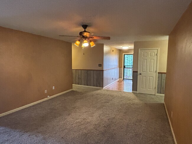 Building Photo - 119 N Clover Hill Ridge Rd