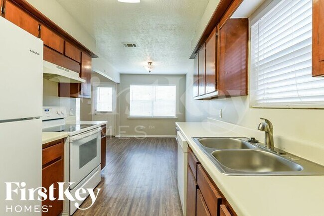 Building Photo - 13275 Lake Breeze Ln