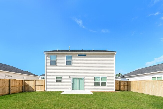 Building Photo - Modern 4 Bedroom Home in Mackey Farms