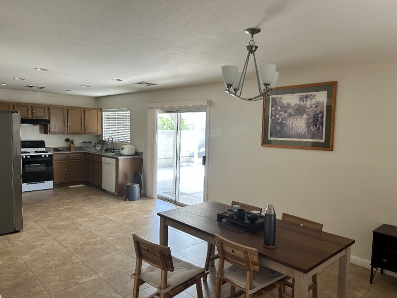 Building Photo - 5557 Donaldson Ct