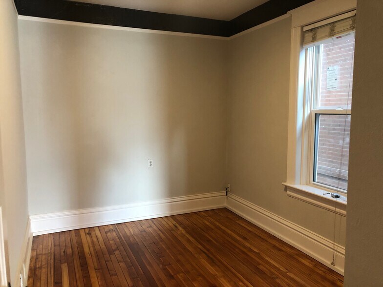 Building Photo - 37 W Maple Ave