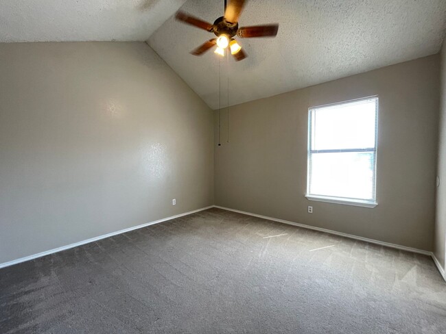 Building Photo - WINTER MOVE-IN SPECIALS - AVAILABLE NOW - ...