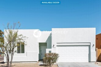 Building Photo - 1530 W Grove St