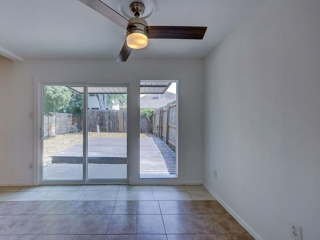 Building Photo - 1710 Cinnamon Path