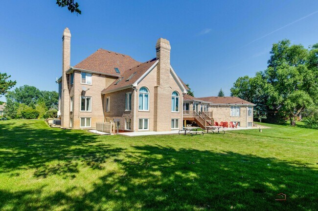 Building Photo - 14 Pentwater Dr