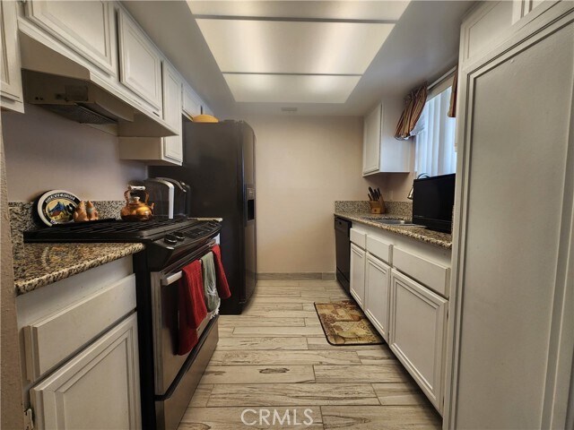 Building Photo - 2230 S Palm Canyon Dr