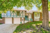 Building Photo - Spacious Shawnee Home Near Mill Creek Stre...