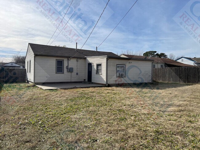 Building Photo - Cozy 2 Bedroom