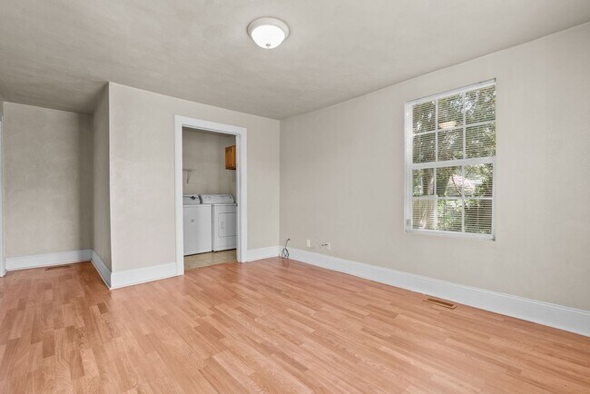 Building Photo - Charming 3-Bedroom Home for Rent in Norfolk!