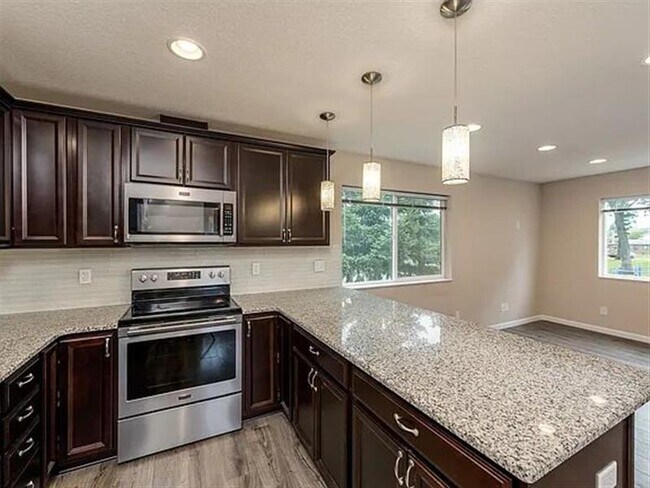 Building Photo - BEAUTEOUS HOME