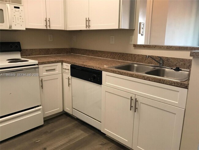 Building Photo - 151 SW 117th Ave