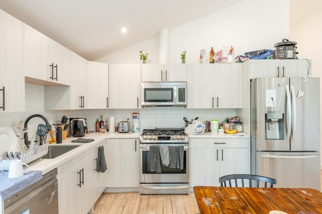 Building Photo - 5055 Lincoln Ave