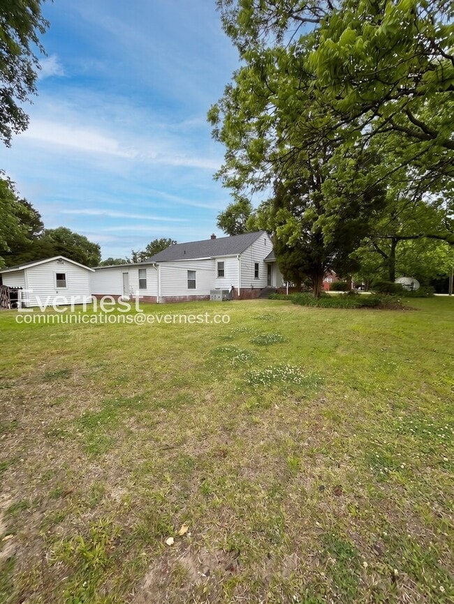 Building Photo - 433 Holt Ave