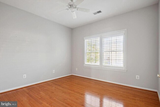 Building Photo - 43708 Red House Dr