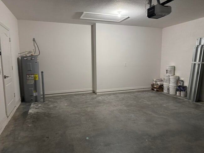Building Photo - 3725 SW Kasin St