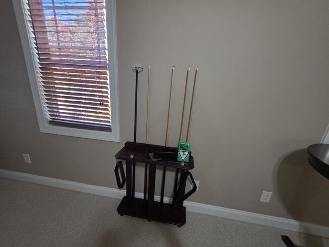 Building Photo - Spacious 4-Bedroom Home for Rent in Kings ...