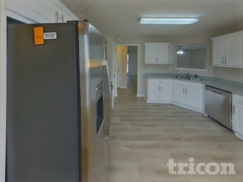 Building Photo - 1504 Riverglen Dr