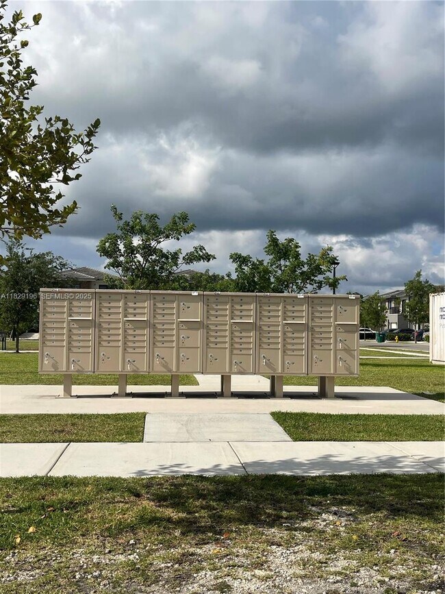 Building Photo - 254 NW 11th Ct