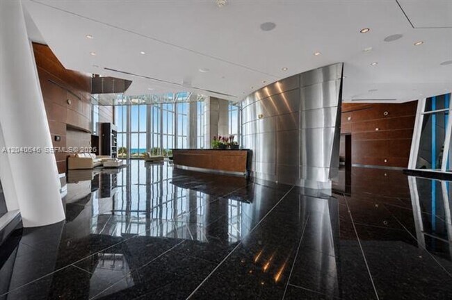 Building Photo - 17001 Collins Ave