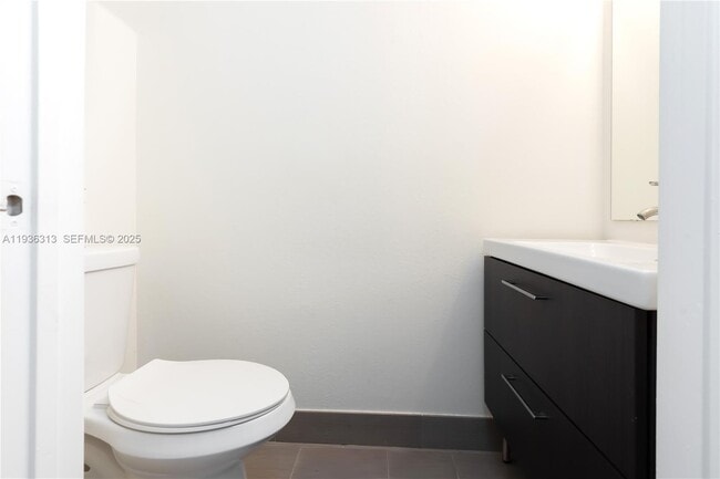 Building Photo - 7818 Dixie Beach Cir