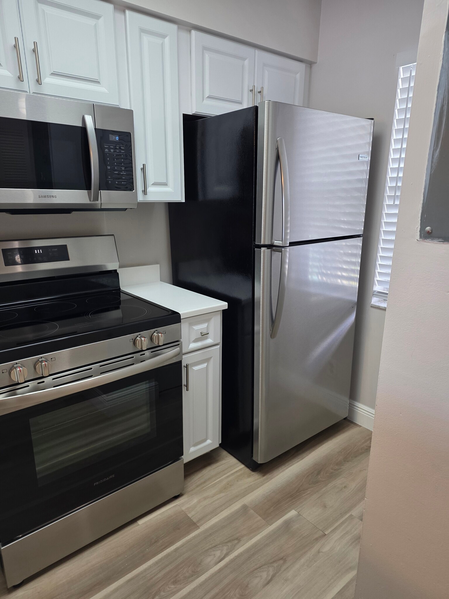 Updated kitchen - 2222 N Cypress Bend Dr