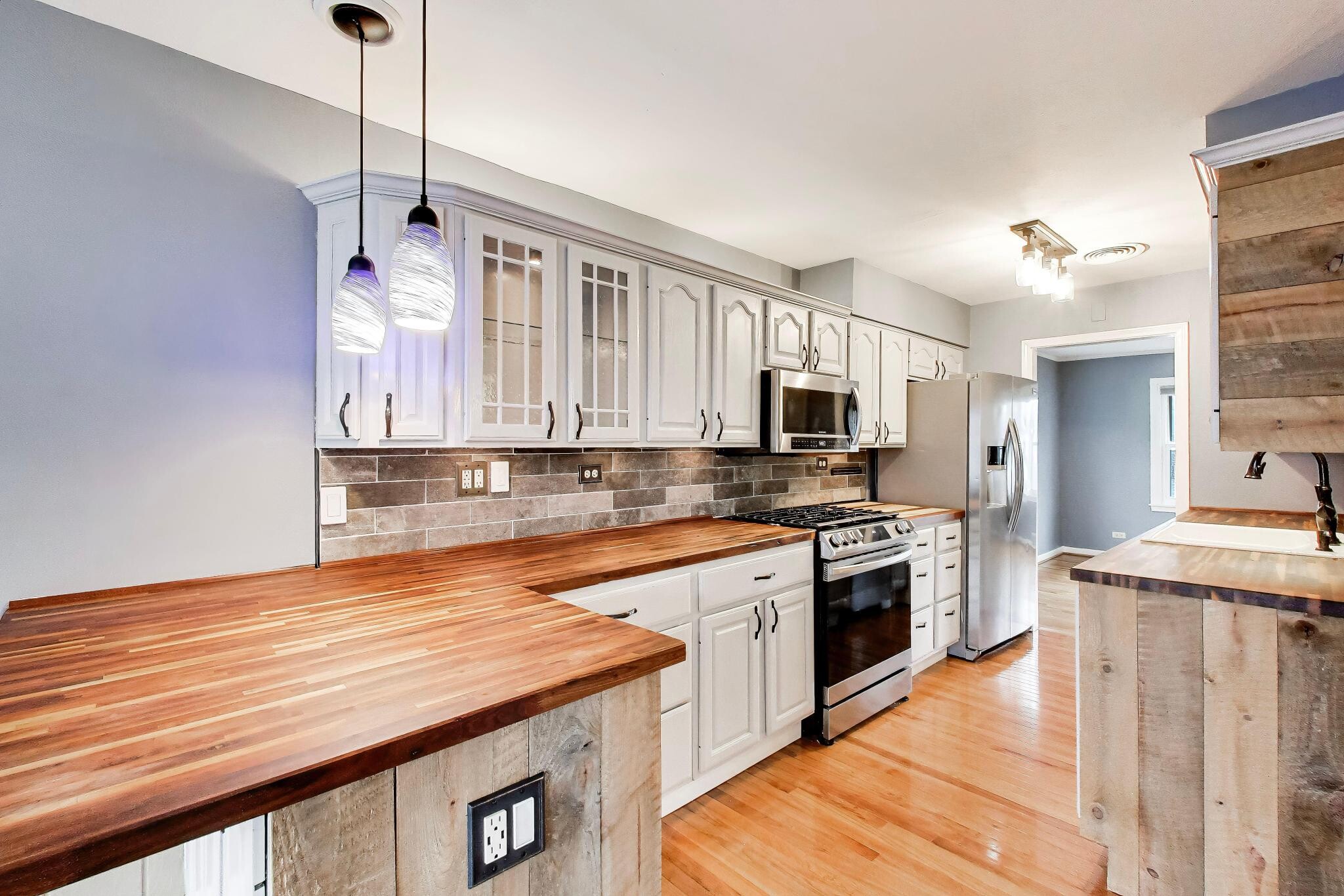 Building Photo - 306 N Schubert St