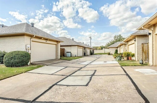 Building Photo - 2100 Cobblestone Ct