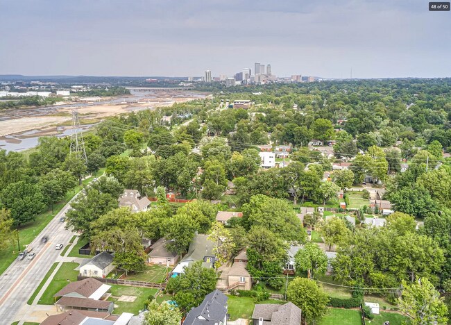 Building Photo - 2 Bed | 2 Bath in Midtown!