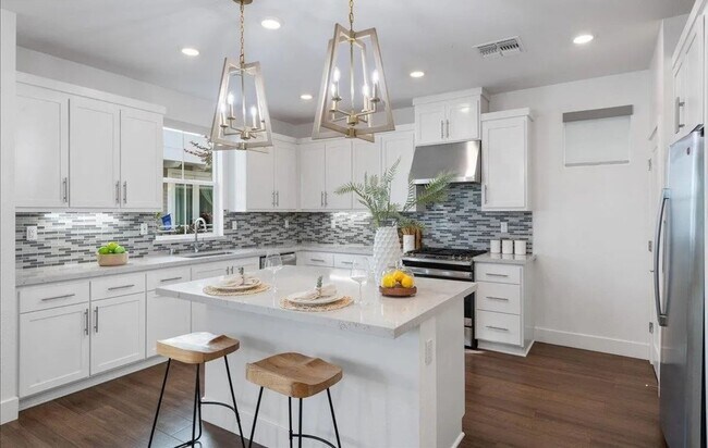 Building Photo - $5,595 | Stunning 5BR/4.5BA Model-Like Home in Newark's Bridgeway Community!