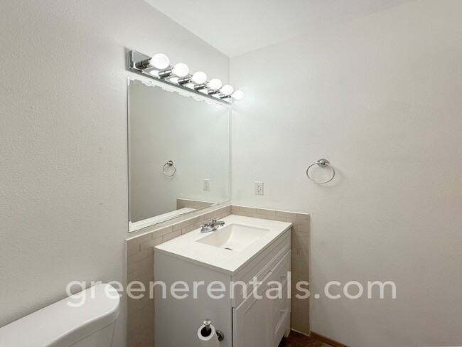 Building Photo - 3BR/2BA Rambler with 2-Car Garage in Yelm!