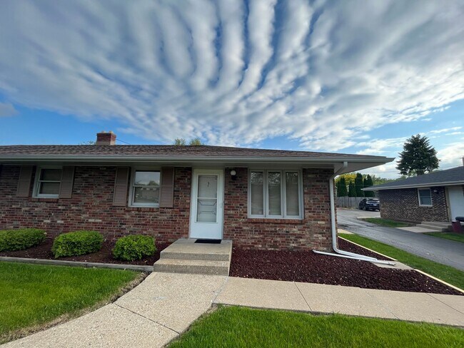 Building Photo - 5509 Midvale Dr