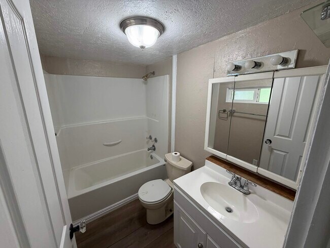 Building Photo - 683 N Washington Blvd