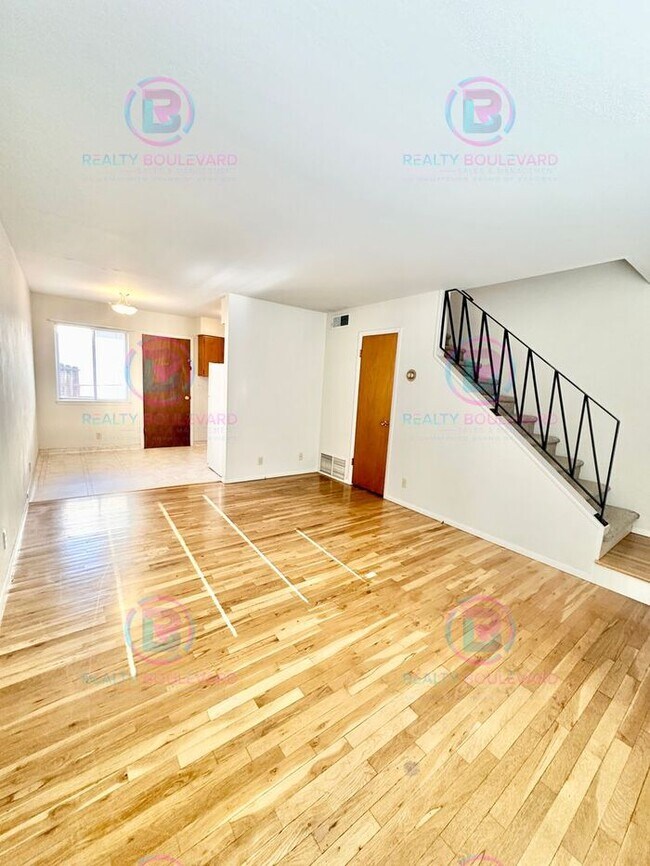 Building Photo - Delightful One-Bedroom + Office Near Idlew...