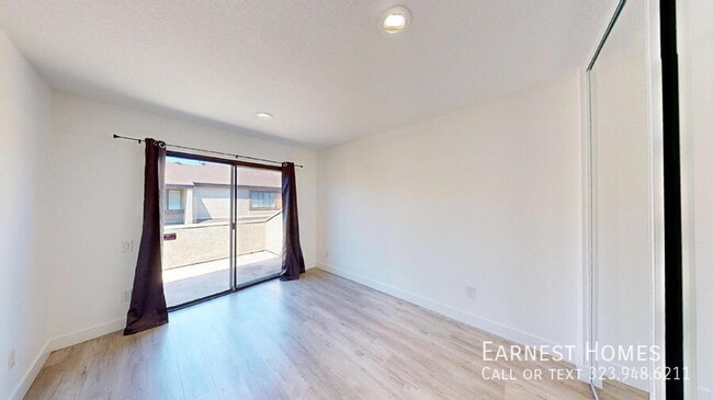Building Photo - 9625 Sylmar Ave
