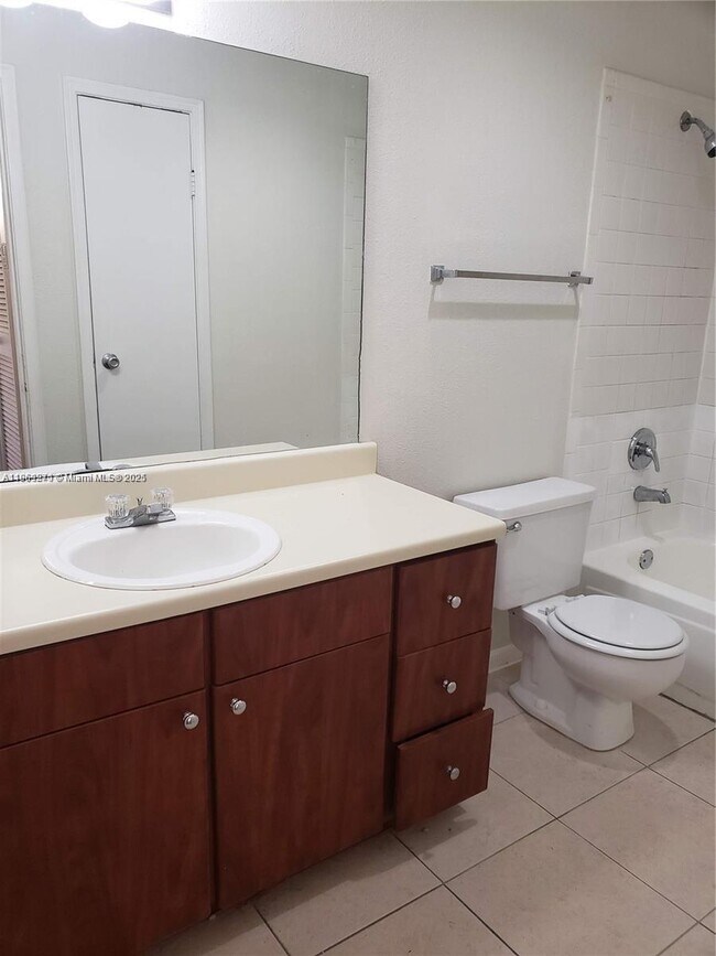 Building Photo - 949 Riverside Dr