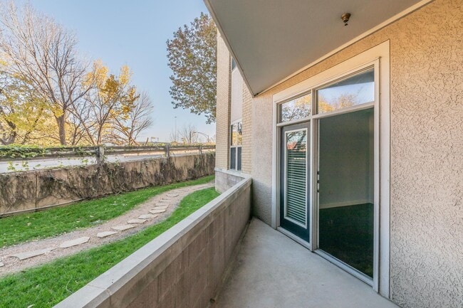 Building Photo - Texas & Pacific (T&P) Loft with stunning downtown views!