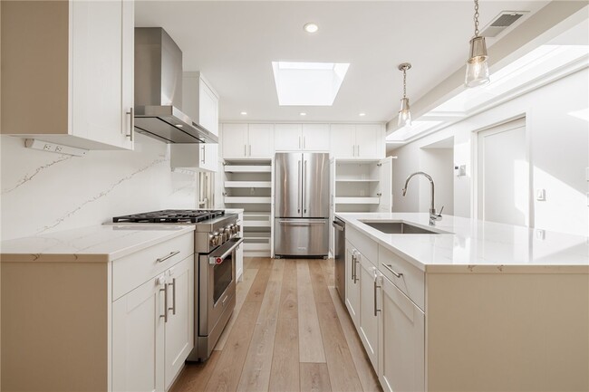 Building Photo - 1397 East Ave