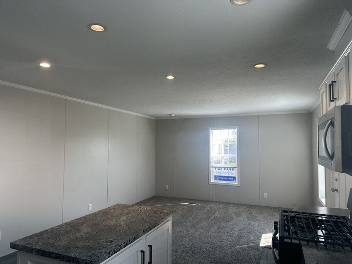 Building Photo - 38041 Chilver Ave