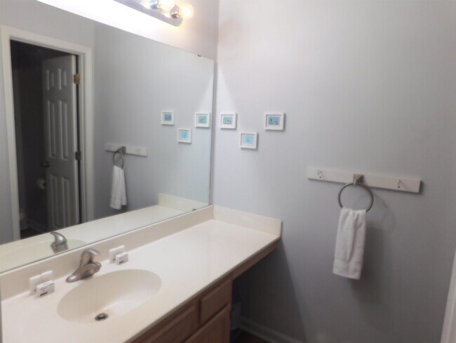 Building Photo - 521 White River Dr