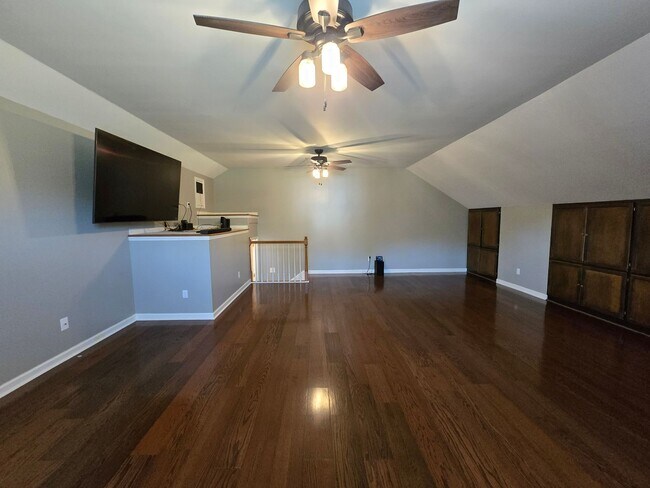 Building Photo - MOVE-IN SPECIAL!! $250 OFF First Month