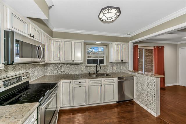 Building Photo - 7906 Royal Ln