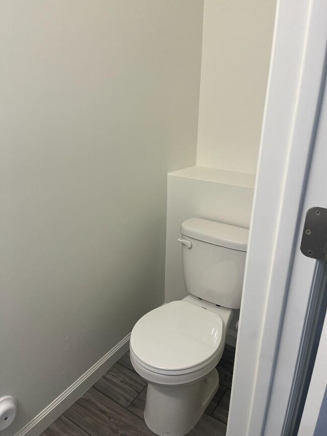 Building Photo - 340 N Colonnade Rd