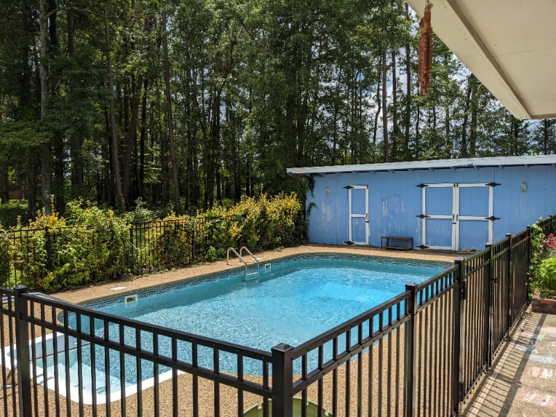 Building Photo - 8485 NE Pines Rd
