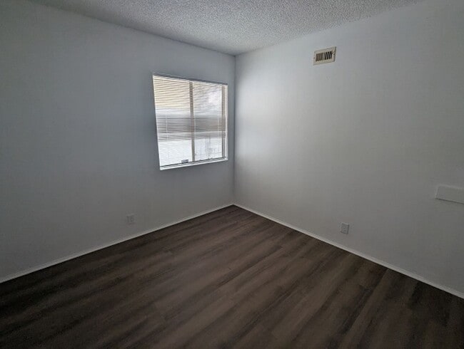 Building Photo - 4 Bedroom, 2 Bath - Single Story Home in P...
