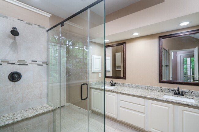 Building Photo - 66 Lakeridge Ct