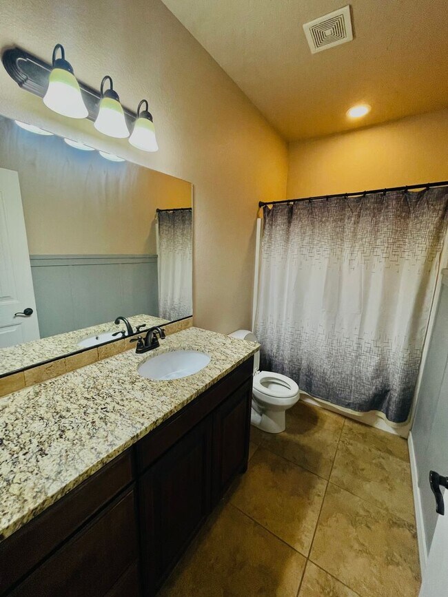 Building Photo - 4 Bedroom, 2 Bath -