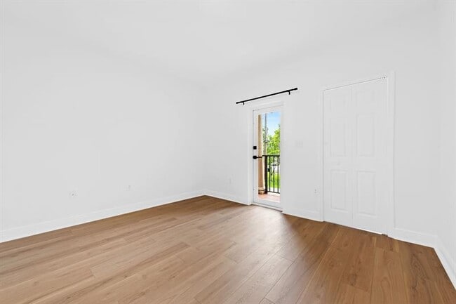 Building Photo - 1719 SW 23rd St